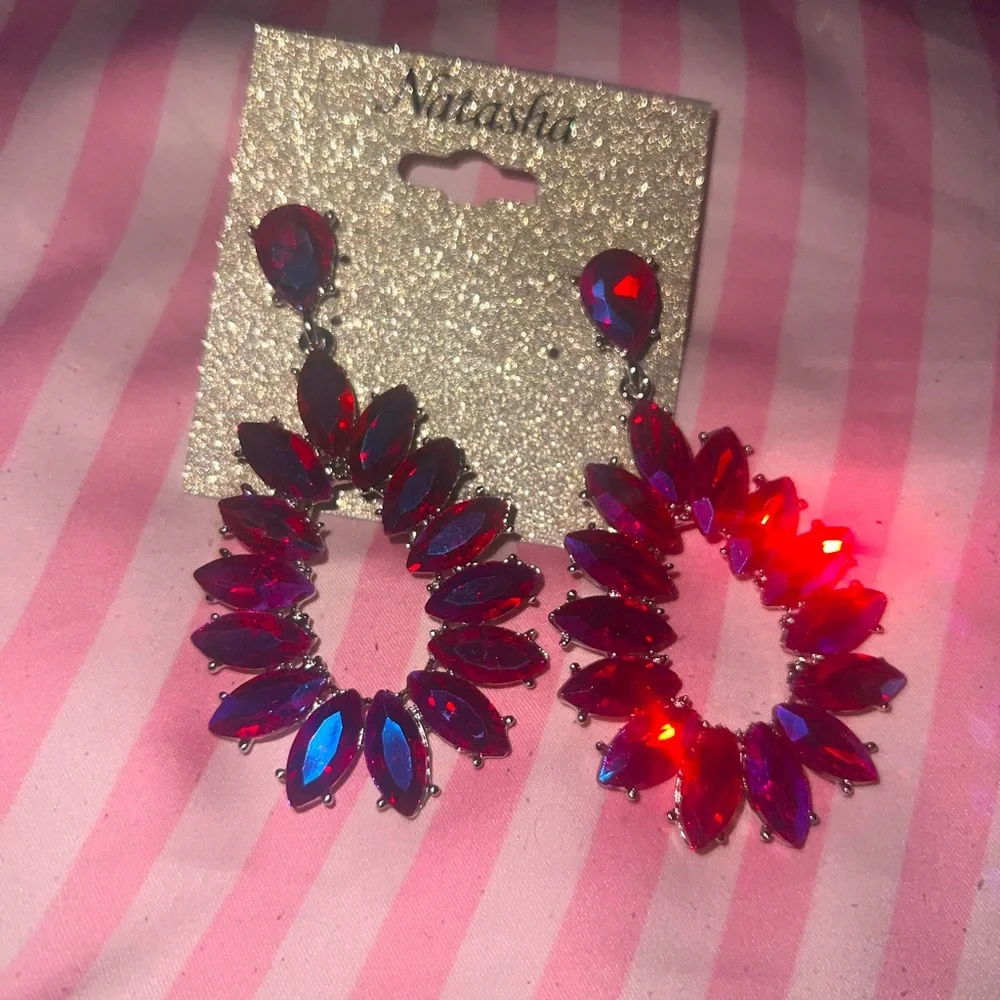 Fuchsia rhinestones statement earrings - Picture 3 of 5
